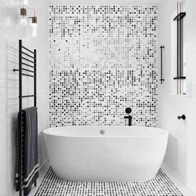 Minimalistisches Badezimmer mit schwarz-weißen Mosaikfliesenmustern