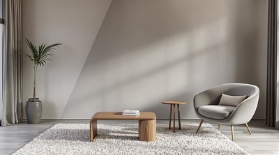 Minimalistisches modernes Wohnzimmer mit einem Fokus auf Textur, mit einem flauschigen Teppich, einem Holztisch und einem Samtakzentstuhl.